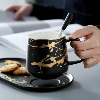 Yaratıcı Seramik Fincan Tabakları ve tabağı setsPainted Gül Porselen Çay Kaşığı Klasik kupalar İçecek Hediye