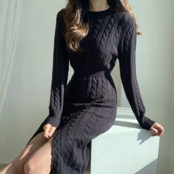 Yuvarlak Boyun Uzun Kollu Slim Fit Büküm Desen Ön ve Arka Iki Aşınma Tasarım Hem Bölünmüş Kazak Elbise kadın Sonbahar / Kış 2021
