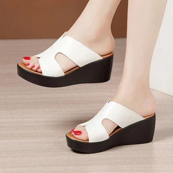 BEYARNE Yaz 2021 Yeni Peep Toe Beyaz Sandalet Kadın Platformu Takozlar Topuk Yüksek Topuk Moda Kırmızı Terlik